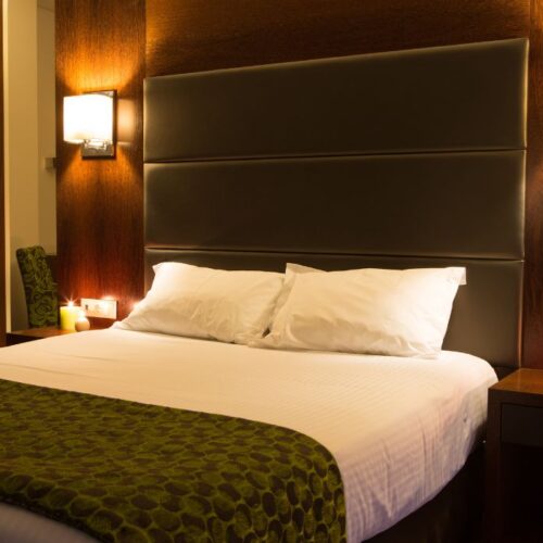Kołdry hotelowe – jakie zapewnią gościom najwyższy komfort snu?